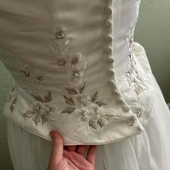 Vintage White Floral Gown - Picture 9 of 12